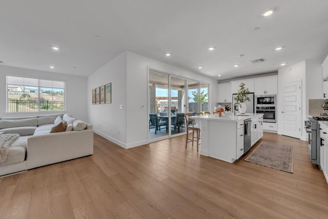 3225 Roslyn Ct, Folsom, CA 95630