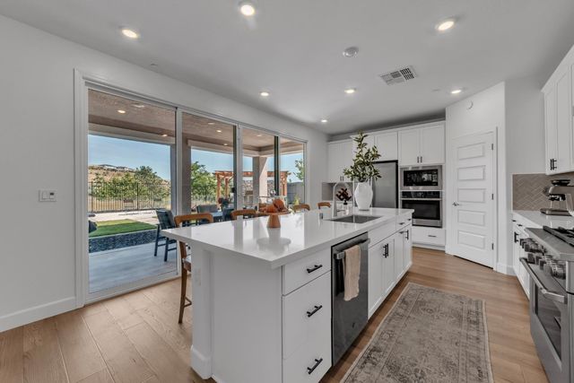 3225 Roslyn Ct, Folsom, CA 95630