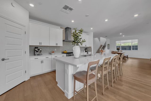 3225 Roslyn Ct, Folsom, CA 95630