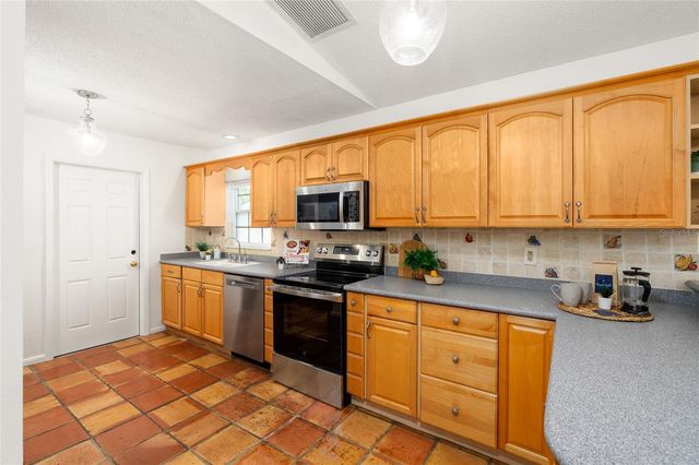 2908 W BALLAST POINT BOULEVARD, Tampa, FL 33611
