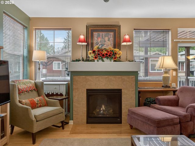 10813 Sw CANTERBURY Ln 104, Tigard, OR 97224