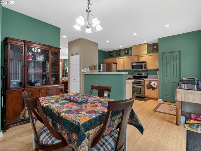 10813 Sw CANTERBURY Ln 104, Tigard, OR 97224