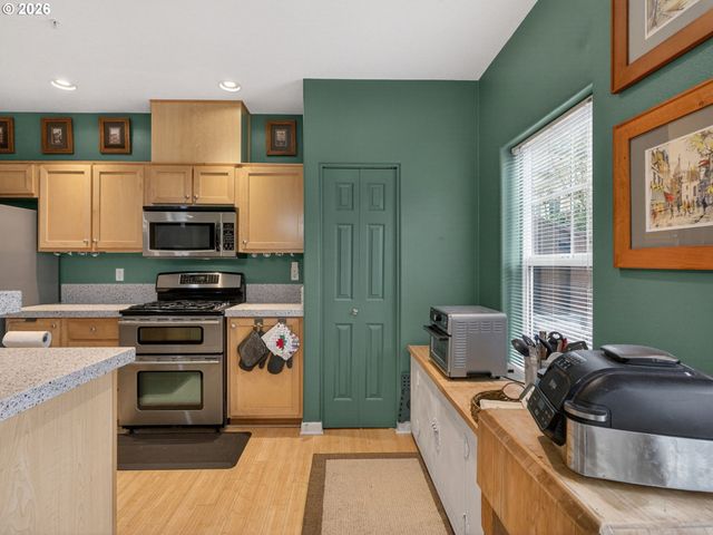 10813 Sw CANTERBURY Ln 104, Tigard, OR 97224