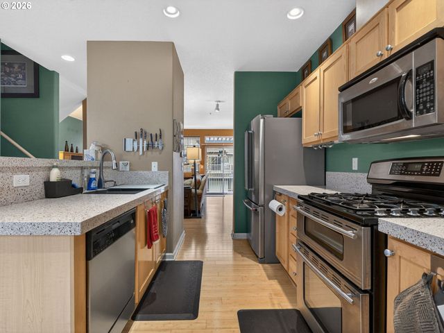 10813 Sw CANTERBURY Ln 104, Tigard, OR 97224