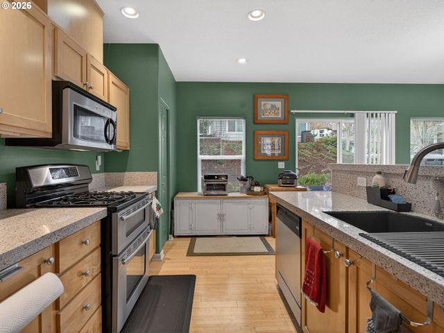 10813 Sw CANTERBURY Ln 104, Tigard, OR 97224