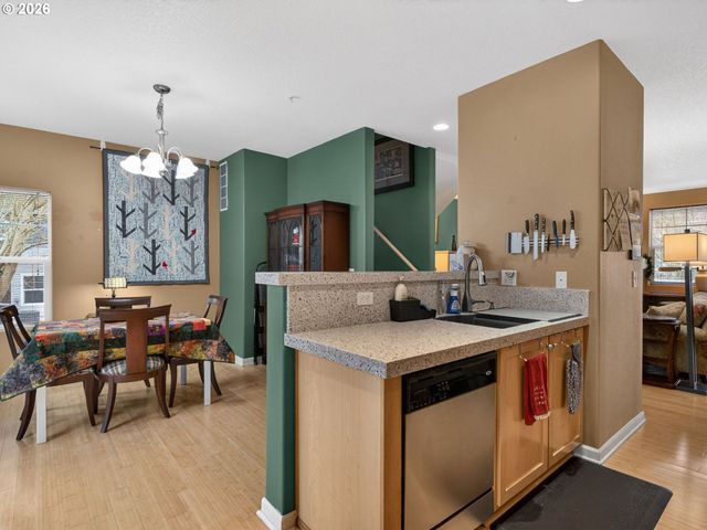 10813 Sw CANTERBURY Ln 104, Tigard, OR 97224