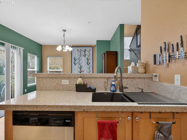 10813 Sw CANTERBURY Ln 104, Tigard, OR 97224