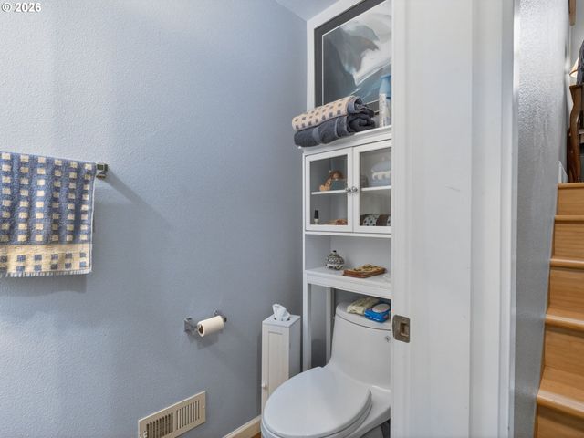 10813 Sw CANTERBURY Ln 104, Tigard, OR 97224