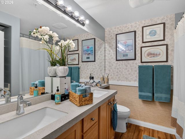 10813 Sw CANTERBURY Ln 104, Tigard, OR 97224