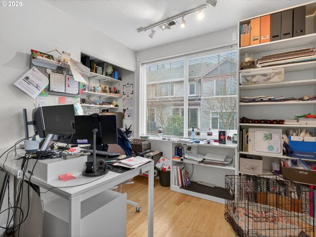 10813 Sw CANTERBURY Ln 104, Tigard, OR 97224