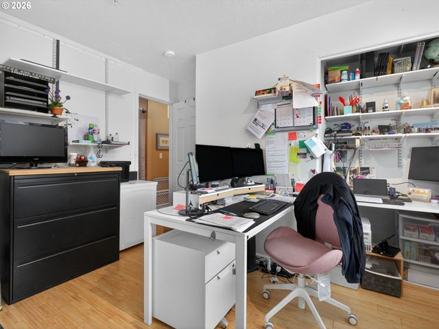 10813 Sw CANTERBURY Ln 104, Tigard, OR 97224