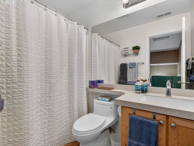 10813 Sw CANTERBURY Ln 104, Tigard, OR 97224