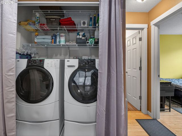 10813 Sw CANTERBURY Ln 104, Tigard, OR 97224