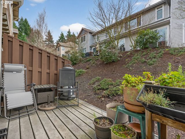 10813 Sw CANTERBURY Ln 104, Tigard, OR 97224