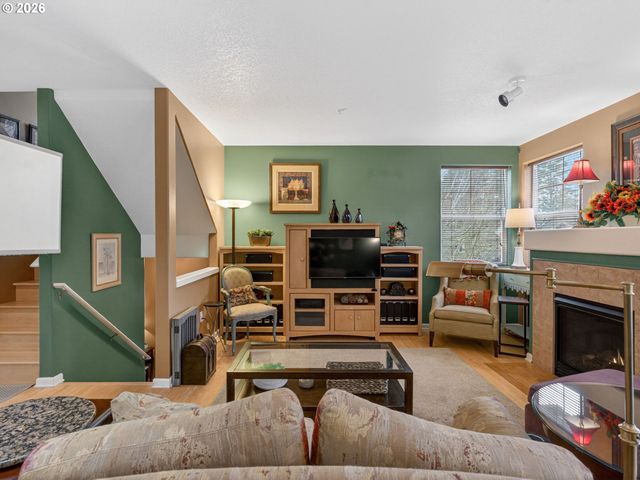 10813 Sw CANTERBURY Ln 104, Tigard, OR 97224