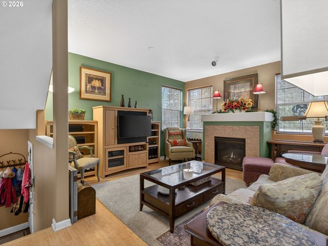 10813 Sw CANTERBURY Ln 104, Tigard, OR 97224