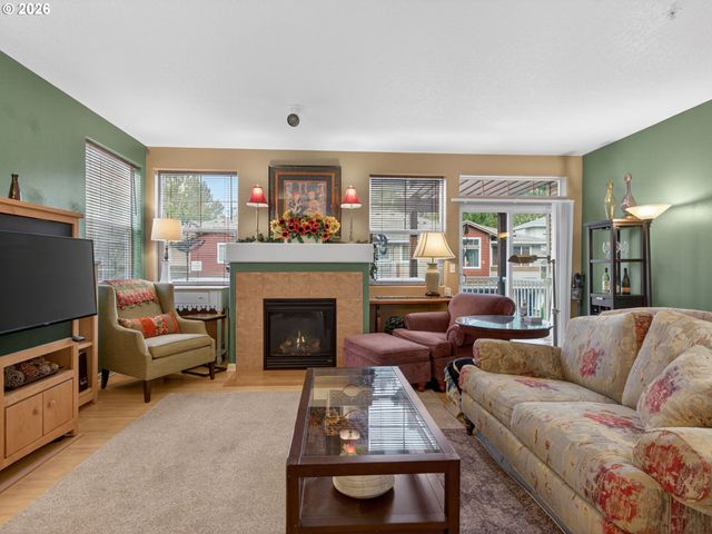 10813 Sw CANTERBURY Ln 104, Tigard, OR 97224