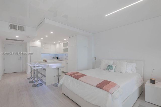 2301 Collins Avenue 811, Miami Beach, FL 33139