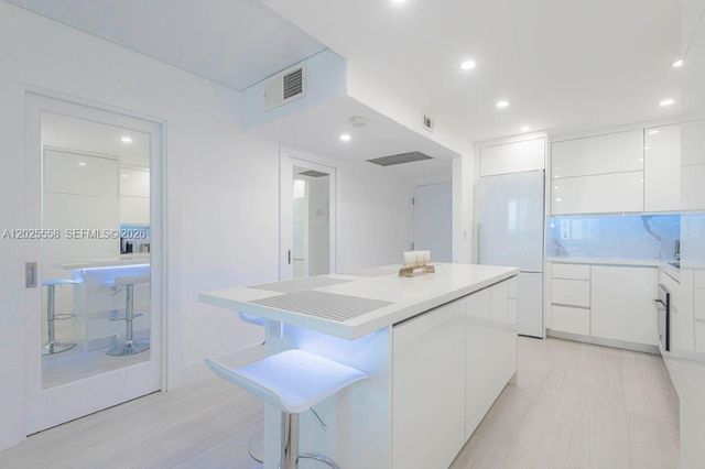 2301 Collins Avenue 811, Miami Beach, FL 33139