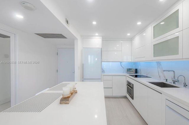 2301 Collins Avenue 811, Miami Beach, FL 33139