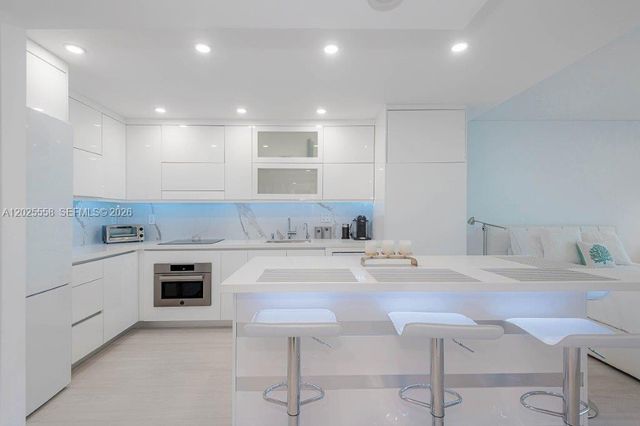 2301 Collins Avenue 811, Miami Beach, FL 33139