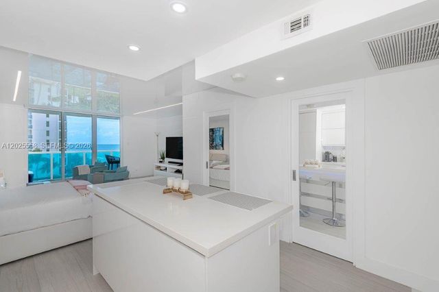 2301 Collins Avenue 811, Miami Beach, FL 33139