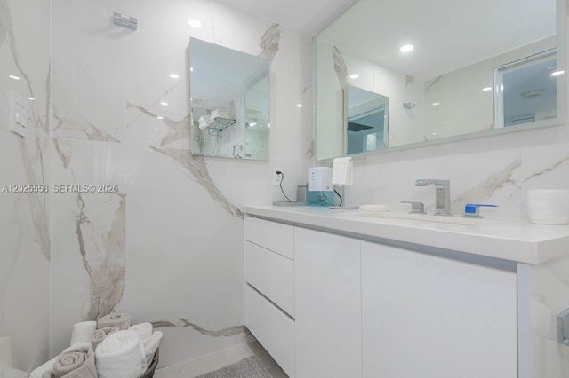 2301 Collins Avenue 811, Miami Beach, FL 33139