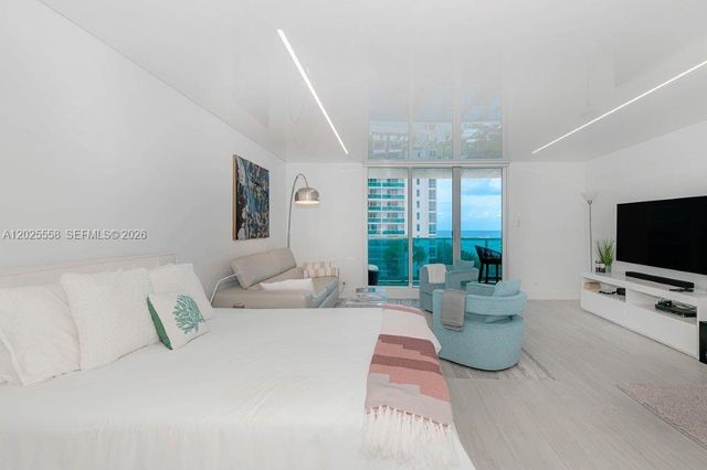 2301 Collins Avenue 811, Miami Beach, FL 33139