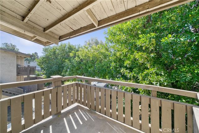 1150 S Meadow 6, Colton, CA 92324