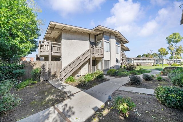 1150 S Meadow 6, Colton, CA 92324