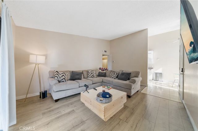 1150 S Meadow 6, Colton, CA 92324