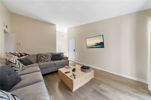 1150 S Meadow 6, Colton, CA 92324