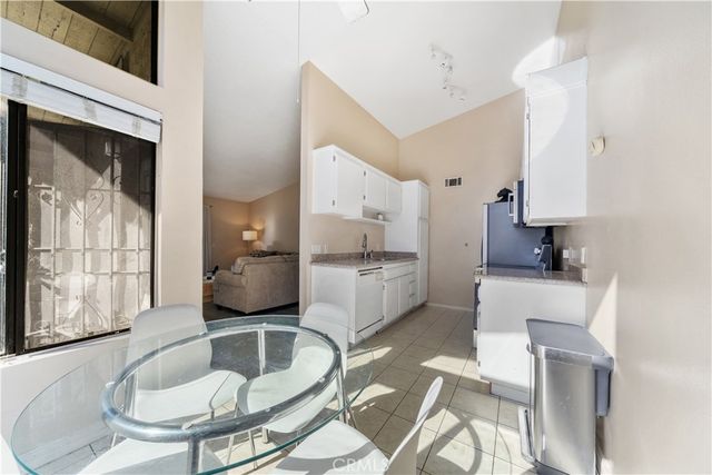 1150 S Meadow 6, Colton, CA 92324