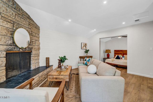 2707 Alabama Street, La Crescenta, CA 91214
