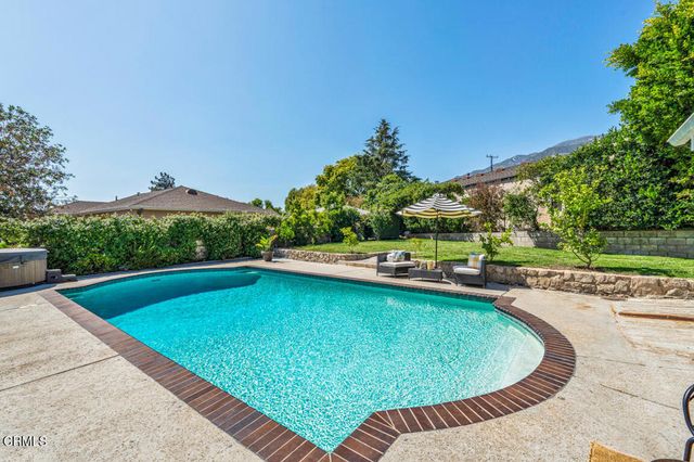 2707 Alabama Street, La Crescenta, CA 91214