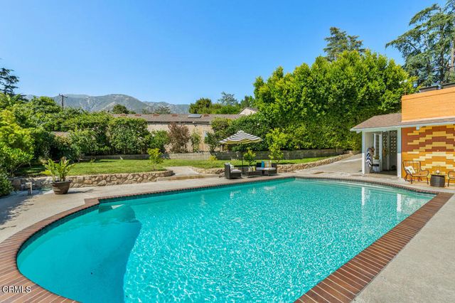 2707 Alabama Street, La Crescenta, CA 91214