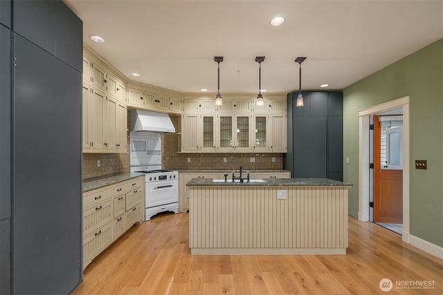 19603 238TH Avenue NE, Woodinville, WA 98077