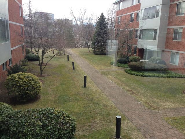 193 Oak St 508, Newton, MA 02464