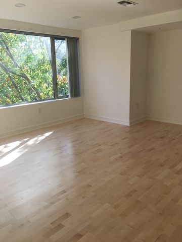 193 Oak St 508, Newton, MA 02464
