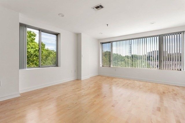 193 Oak St 508, Newton, MA 02464