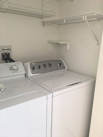 193 Oak St 508, Newton, MA 02464