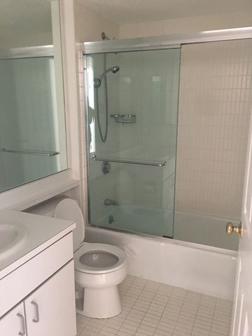 193 Oak St 508, Newton, MA 02464