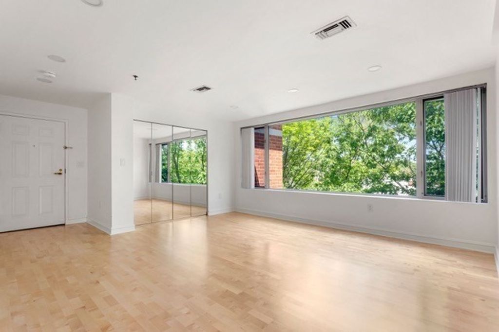 193 Oak St 508, Newton, MA 02464