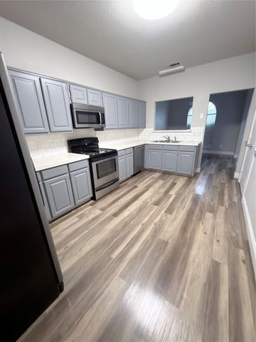 807 Burr Oak Drive, Lewisville, TX 75067