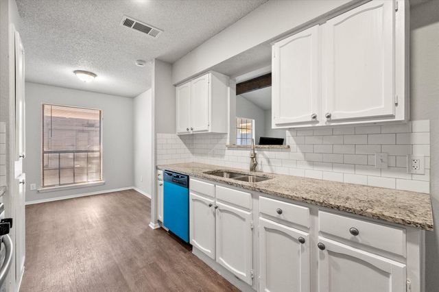 3328 Green Ridge Street 3330, Fort Worth, TX 76133