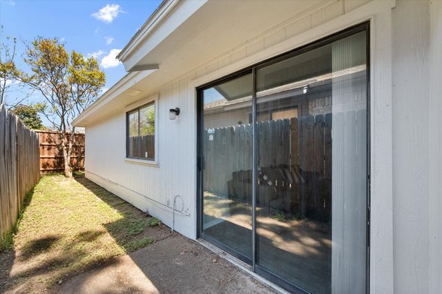 3328 Green Ridge Street 3330, Fort Worth, TX 76133