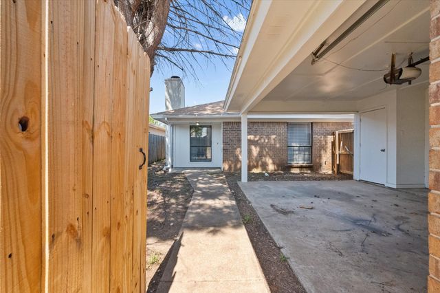 3328 Green Ridge Street 3330, Fort Worth, TX 76133