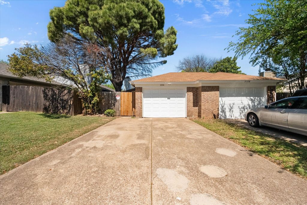 3328 Green Ridge Street 3330, Fort Worth, TX 76133