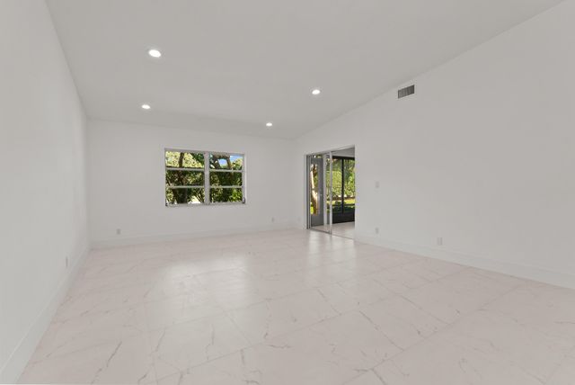 8273 Springtree Road, Boca Raton, FL 33496