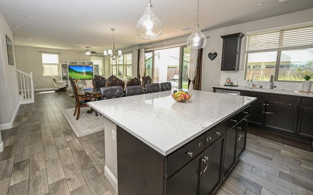 2833 N Armstrong Avenue, Fresno, CA 93727